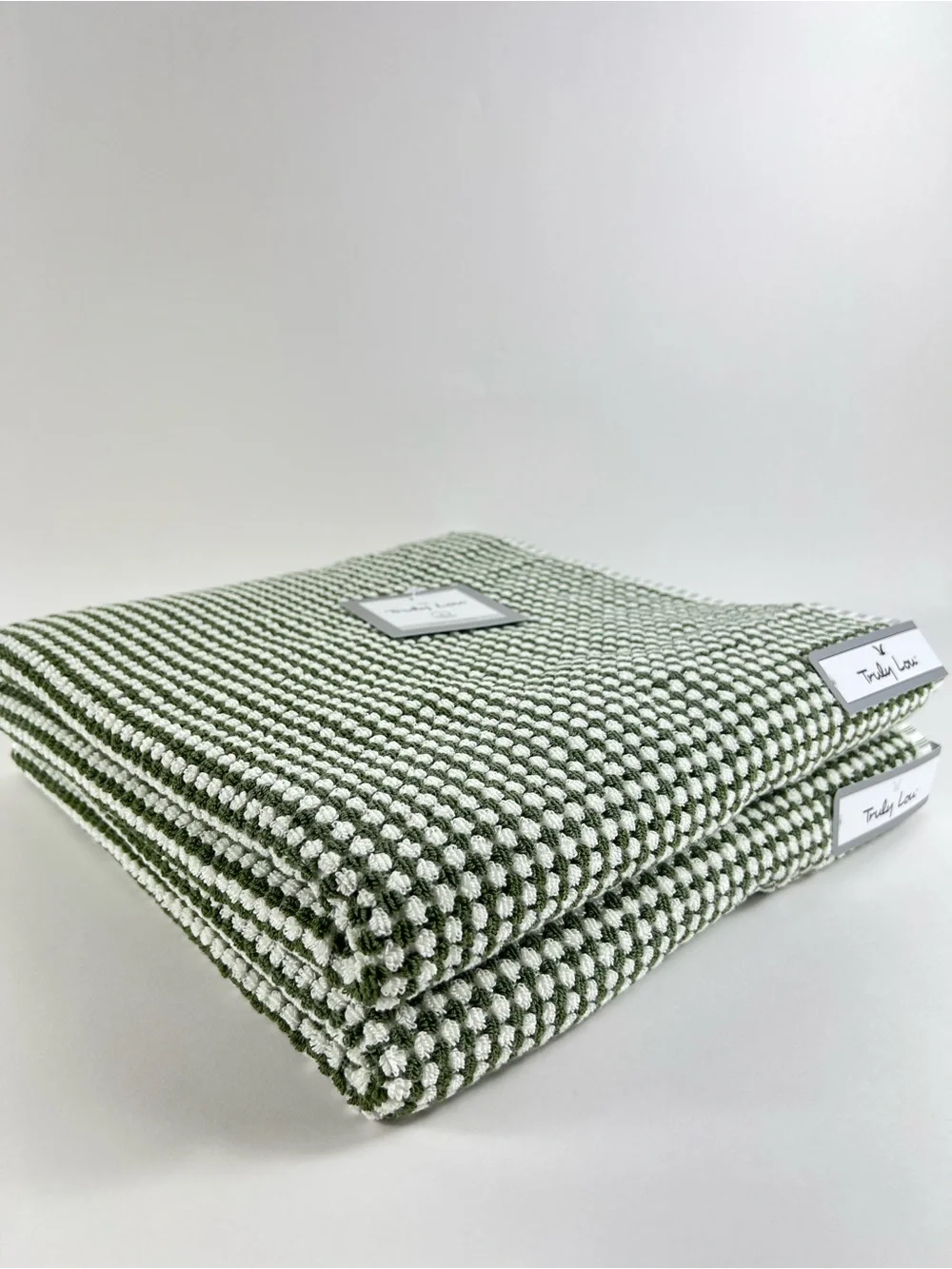 Truly Lou Bath Towels Sage Green and White Dotted Stripes Soft Cotton 2 Pc NEW